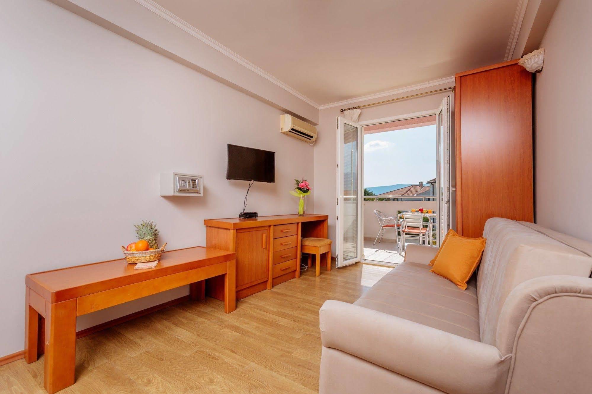 Perper Hotel Donja Lastva Bagian luar foto