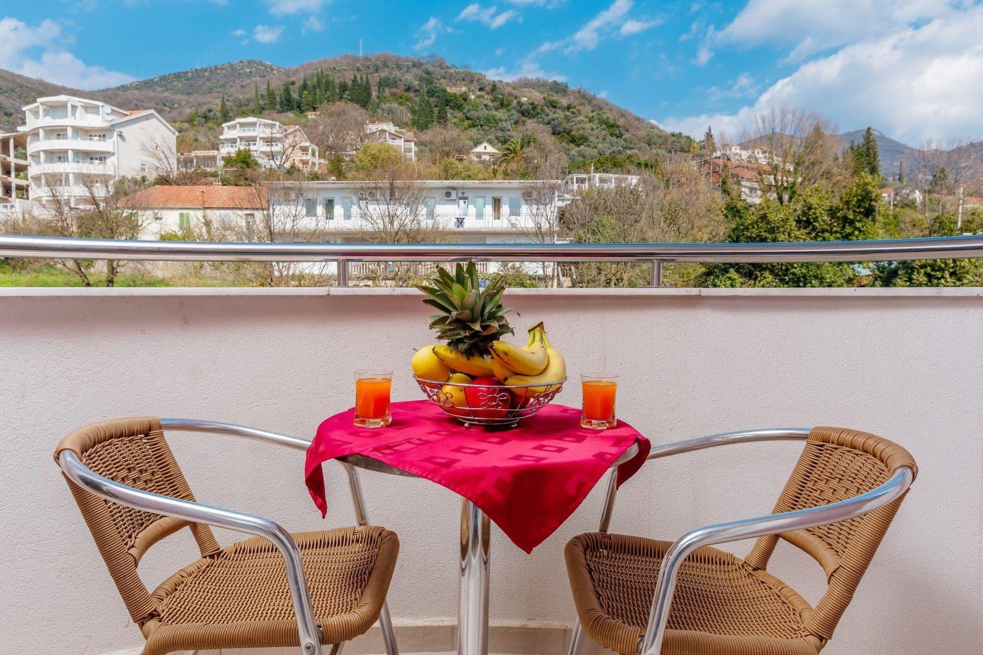 Perper Hotel Donja Lastva Bagian luar foto